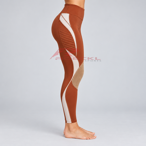 Culottes d'équitation modernes pour femmes, conçues avec un tissu extensible performant, des coutures soignées et une coupe confortable pour l'équitation. - Product Image 3