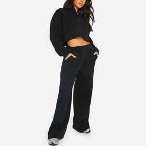 Ensemble de survêtement 2 pièces pour femme avec logo personnalisé, haut court en molleton de coton de haute qualité, pantalon de jogging et sweat à capuche - Product Image 1