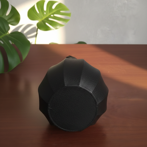 Vase en métal moulé noir mat de style nordique, pot à fleurs géométrique abstrait moderne pour décoration minimaliste de la maison, centre de table de luxe - Product Image 3