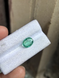 Émeraude naturelle zambienne de qualité supérieure 2,50 CTS AAA vert vif pour la fabrication de bijoux, pierre précieuse faite à la main, produit en vrac personnalisé - Product Image 5