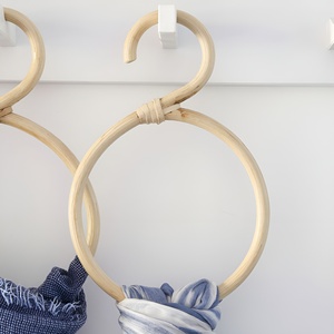 Cintre d'écharpe en bois de rotin naturel fait à la main porte-serviettes cintres de fleurs prix le moins cher vente en gros - Product Image 2