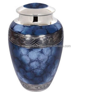 Urne funéraire moderne en laiton à vente rapide, design exclusif avec colibri, finition bleu nuit, métal écologique - Product Image 4