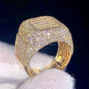 Anillo de Campeón Personalizado de Plata de Ley 925 con Moissanita, Engaste Pavé con Corte Baguette, Anillo Clásico Unisex para Uso Diario - Product Image 3