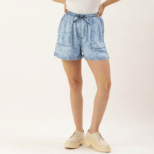 Shorts en jean pour femmes à coupe décontractée, style urbain, shorts en jean tendance pour femmes, shorts en jean décontractés pour femmes avec design imprimé au laser - Product Image 4
