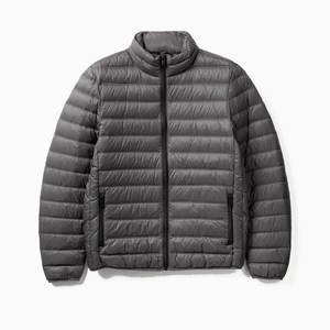 Chaqueta de invierno ligera para hombre 2026 al por mayor, con logo personalizado, cuello alto liso, abrigo acolchado, chaqueta duradera de nailon con relleno, OEM - Product Image 1