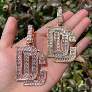 Colgante de Letra Inicial de la Suerte, Chapado en Oro Rosa de 18K, con Moissanita de Corte Baguette, Lujoso Amuleto Hip Hop Bling para Raperos - Product Image 3
