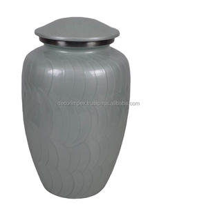 Dernière conception Vente en gros Urne funéraire décorative en métal Urne commémorative avec design poli au prix de gros - Product Image 3