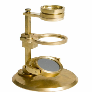 Loupe rectangulaire décorative dorée avec une poignée florale ornée sur un livre en cuir. Disponible aux prix de gros. - Product Image 5