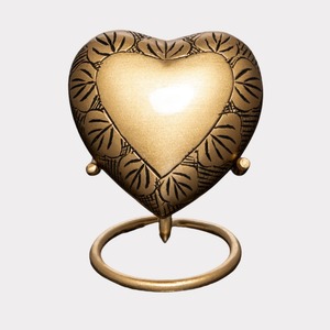 Urna de cremación con forma de corazón de bronce, pequeño recipiente para cenizas con diseño decorativo de amor. - Product Image 1
