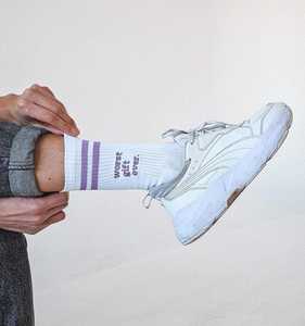 Calcetines Deportivos Personalizados con Logotipo Bordado, Calcetines de Tubo Blancos con Rayas, Calcetines Deportivos de Algodón Personalizados al por Mayor - Product Image 6