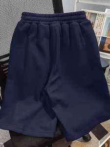 Shorts décontractés pour homme en molleton doux, taille élastique avec cordon de serrage, coupe décontractée, mi-longueur, avec poches, confortables pour le sport et le quotidien - Product Image 4