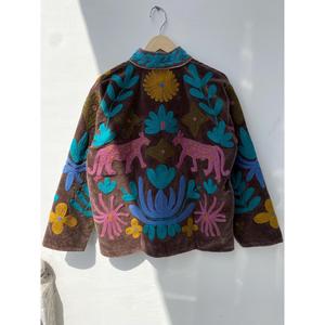 Veste en velours marron de qualité supérieure brodée avec un motif floral, col montant, manches longues, style bohème, manteau pour femme pour le printemps - Product Image 5