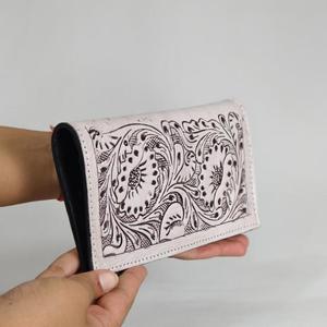 Cartera Larga de Cuero Genuino Hecha a Mano con Grabado Floral, Estilo Bohemio, Cierre Plegable, para Uso Diario de Mujeres - Product Image 3