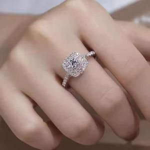 Bague de fiançailles en diamant de qualité supérieure, taille brillante, pour mariage et cadeaux d'anniversaire, disponible au meilleur prix. - Product Image 2