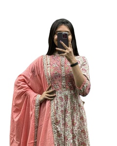 Rajasthani Floral Long Kurti Main Bloc Imprimé Coton Long Maxi Designer Kurti pantalon dupatta ensemble Pour Toutes Les Occasions - Product Image 1