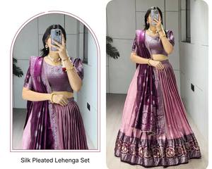 Proveedor de conjuntos de lehenga, blusa y dupatta de seda india tradicional de la mejor calidad con trabajo de tejido Zari, ropa étnica de la India. - Product Image 2