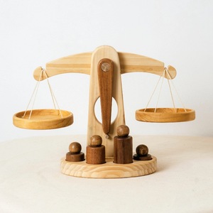 Superbe jouet balance en bois avec poids ronds, design minimaliste, type sur pied, organisateur de rangement pour enfants - Product Image 5