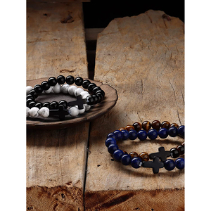 Bracelet en howlite blanche avec breloque crucifix noir, bijoux religieux extensibles, bracelet de prière en pierre naturelle - Product Image 2