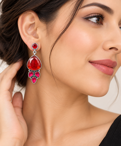 Boucles d'oreilles pendantes ethniques tendance en argent plaqué antique avec pierre précieuse rouge royale Monalisa et perle, serties en clos, pour commande en gros - Product Image 1