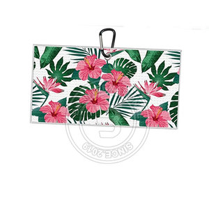 Toalla de golf tipo waffle de tela premium, suave al tacto y diseño duradero, para el mantenimiento y limpieza de equipo deportivo. - Product Image 3