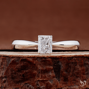 Bague solitaire en diamant radiant de laboratoire de 0,5 carat, design à tige cintrée, or blanc 10K, élégante pour fiançailles, mariage, anniversaire - Product Image 1