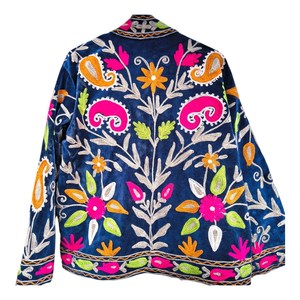 Veste en velours brodée à la main, inspirée des motifs tribaux traditionnels, multicolore, à motifs floraux paisley, style bohème ethnique, manteau d'hiver tendance - Product Image 4
