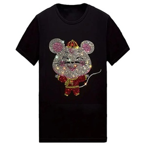 เสื้อยืดเด็กพิมพ์ลายกราฟิกคริสตัลโลโก้แบบกำหนดเอง สไตล์สตรีทแวร์ ประดับด้วยเพชรระยิบระยับ เหมาะสำหรับฤดูร้อน ติดด้วยเทคนิคฮอตฟิกซ์ แขนสั้น ผลิตจากวัสดุรักษ์โลก - Product Image 1