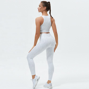 Conjunto de yoga de 2 piezas para mujer, novedad de verano: Top de nailon con espalda cruzada y leggings deportivos para Pilates, fitness y atletismo. Chándal para mujer. - Product Image 1
