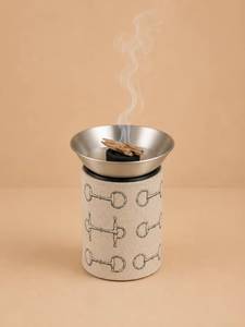 Brûleur d'encens artisanal en aluminium avec base cylindrique à motif de cheval bleu pour une utilisation aromatique toute l'année - Product Image 5