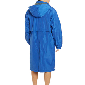 Bata de Natación Personalizada con Bordado para Equipos, Eventos y Uso Promocional - Product Image 2