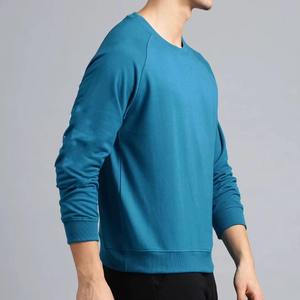 เสื้อสเวตเชิ้ตผู้ชายแบบเรียบง่าย ผ้าฟลีซ คอกลม ผลิตตามสั่ง ขายส่ง รับผลิตเสื้อผ้าแบรนด์ส่วนตัว ผู้ผลิตเสื้อผ้าจำนวนมาก ผู้จัดจำหน่ายเสื้อผ้าจากสหรัฐอเมริกาและยุโรป - Product Image 4