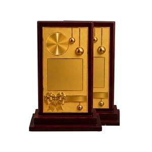 Placa de Premio de Madera Premium con Acabado Dorado, Elegante Recuerdo de Reconocimiento para el Logro y la Aprecación - Product Image 5