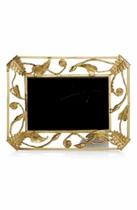 Marco de Fotos Moderno de Lujo Estilo Europeo con Diseño de Enredaderas Doradas y Borde Artístico Calado para una Decoración Elegante en el Hogar u Oficina - Product Image 3