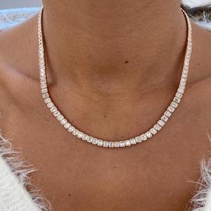กำไลข้อมือคริสตัลทรงเหลี่ยมเจียระไน AMBER JEWELS T-452 ชุบทองคำแท้ 18K สำหรับผู้หญิง สวมใส่ได้ทุกวัน ดีไซน์หรูหรา ประดับเพชรแบบ Channel Setting ได้รับการรับรองจาก IGI - Product Image 1