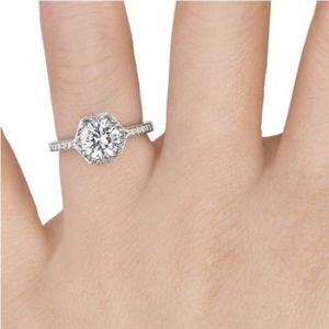 Anillo de oro de 10 quilates con halo hexagonal encantador y diamante central cultivado en laboratorio, fabricante mayorista y minorista OEM - Product Image 1