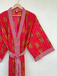 Kimono rojo de estilo japonés hecho a mano indio con estampado de tigre - Product Image 2