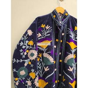 เสื้อแจ็คเก็ตกำมะหยี่อินเดียปักลายดอกไม้ พร้อมกระเป๋าข้างสองข้าง สไตล์โบฮีเมียนเก๋ไก๋ เสื้อแจ็คเก็ตผู้หญิง เสื้อคลุมโอเวอร์โค้ตแบบยูนิเซ็กส์ - Product Image 2