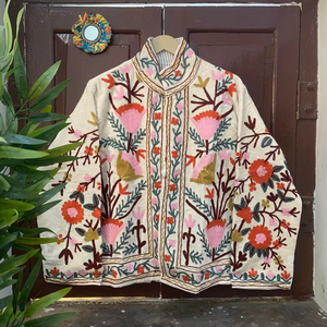 Chaqueta de terciopelo bordada Suzani, abrigo floral de lujo estilo bohemio, chaqueta artesanal de estilo llamativo, chaqueta de terciopelo estilo vintage, ropa para festivales - Product Image 1
