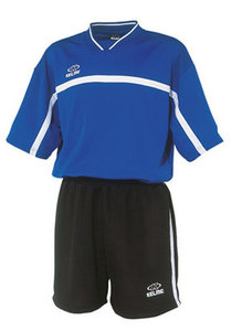 Vêtements de football sur mesure Uniformes et vêtements de sport conçus et imprimés par sublimation personnalisée - Product Image 4