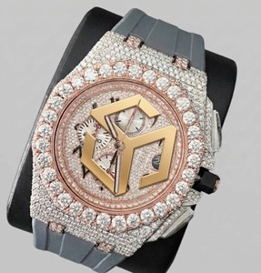 Montre chronographe de luxe en or rose avec lunette sertie de diamants, cadran analogique, bracelet en caoutchouc - Product Image 6