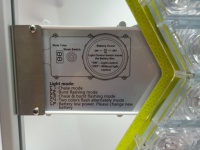 Panneau de signalisation LED pour le contrôle du trafic, fonctionne sur batterie, 4 modes de clignotement, haute intensité, portée de 1000 m, indice de protection IP66, construction en aluminium