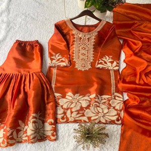 Conjunto Sharara de Lujo VASTRA COTTAGE con Lentejuelas Bordadas y Dupatta, Traje Étnico para Fiestas - Product Image 5