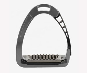 Équipement d'équitation pour cavaliers, étriers légers par GUJJAR SURGICAL INTERNATIONAL - Product Image 2