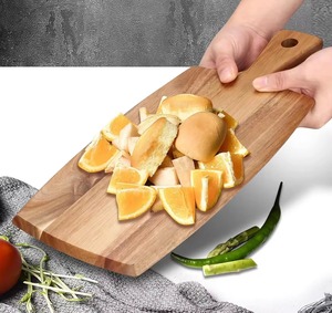 Planche à découper en bois d'acacia - Lavable au lave-vaisselle, durable et écologique - Product Image 1