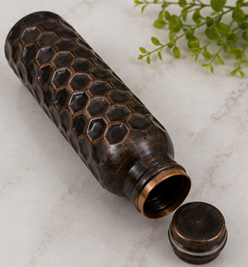 Bouteille d'eau hexagonale en cuivre martelé noir antique, gourde de voyage portable au design rétro, vaisselle métallique écologique - Product Image 3