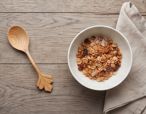 Ensemble de cuillères en bois faites à la main avec manche en forme de feuille, finition mate, écologiques, style minimaliste, pour la cuisine et la salle à manger - Product Image 6