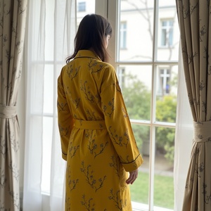 Robe kimono élégante de grande taille à porter au quotidien design de passepoil noir moutarde pour femmes - Product Image 2