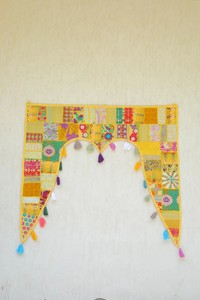Toran indien patchwork : Voile de porte vintage brodé, fait main en coton - Product Image 6