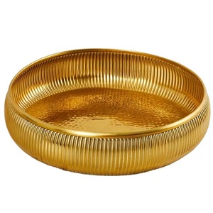 Frutero de metal con acabado altamente pulido que mejora la estética general del producto - Product Image 1