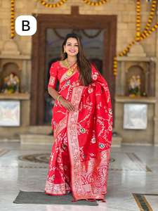 Sari en soie Pathani doux avec bordure paon tissée Zari et Meenakari, design de pallu riche, séchage rapide et sans plis - Product Image 6